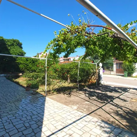 Apartment With Parking Space Banjole, - 20813 *